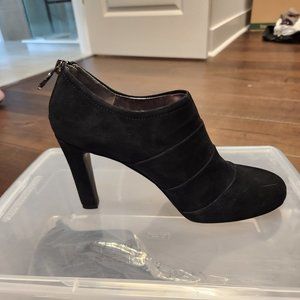 Tahari SYLCIA Bootie